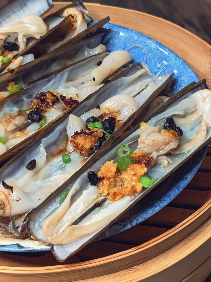 Super Easy Chinese Steamed Razor Clams Recipe
